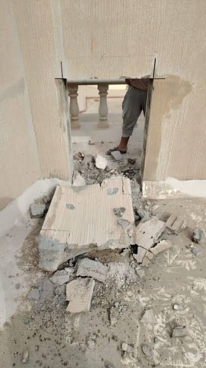 تكسير وقص جدران حائل